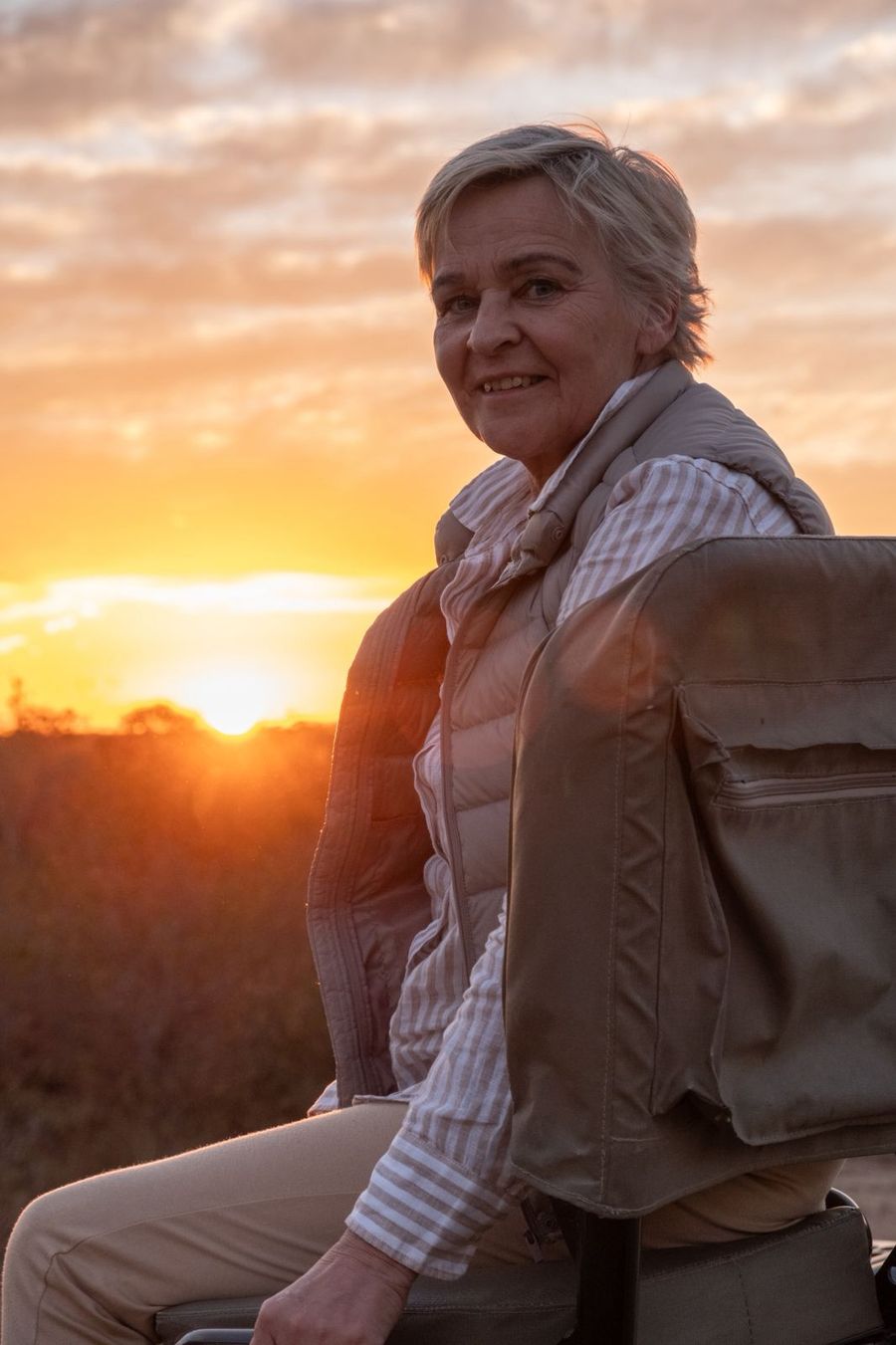 Maria Engelmann bei Sonnenuntergang auf Safari